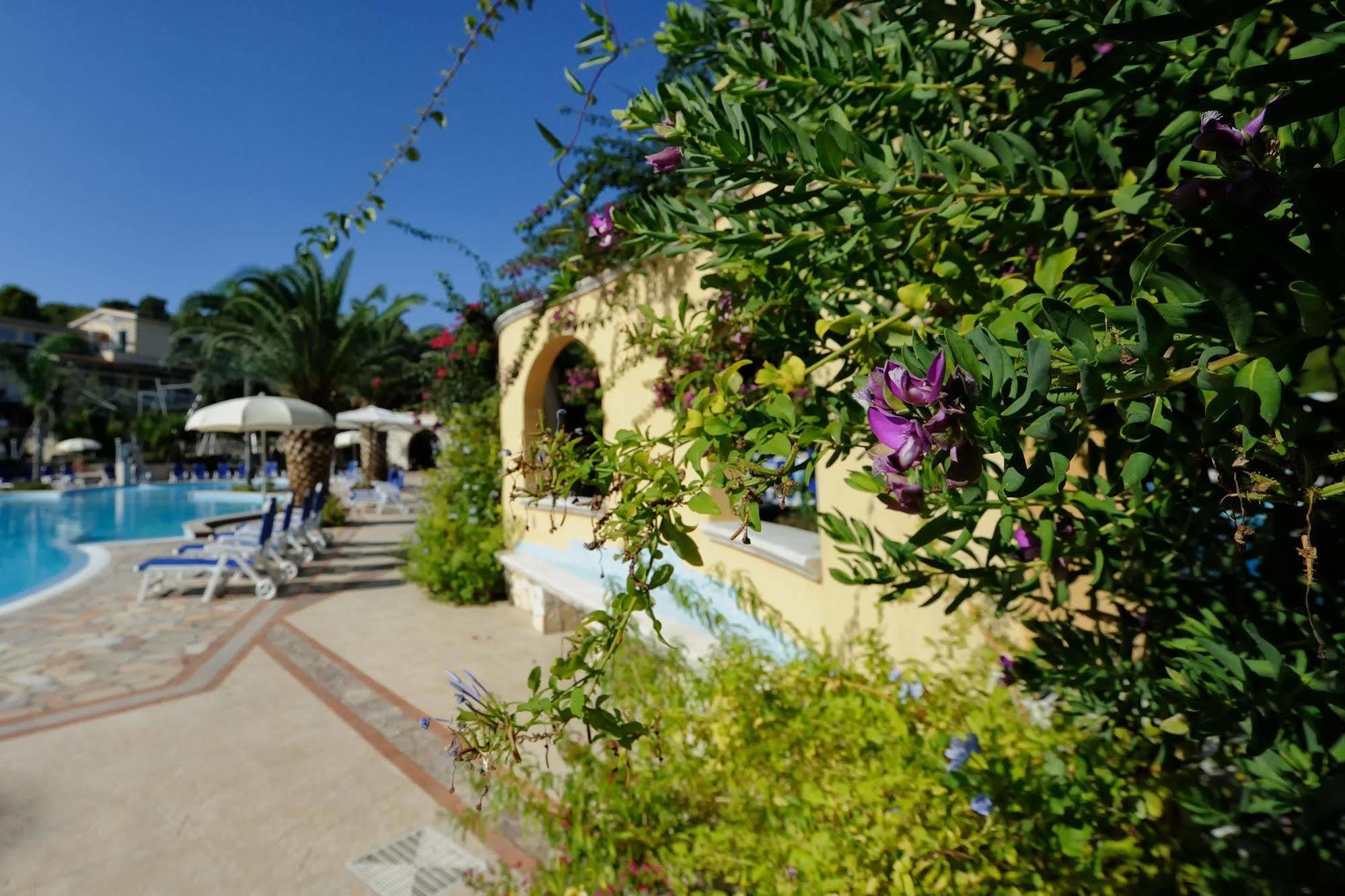 Hotel I Melograni Vieste Exterior photo