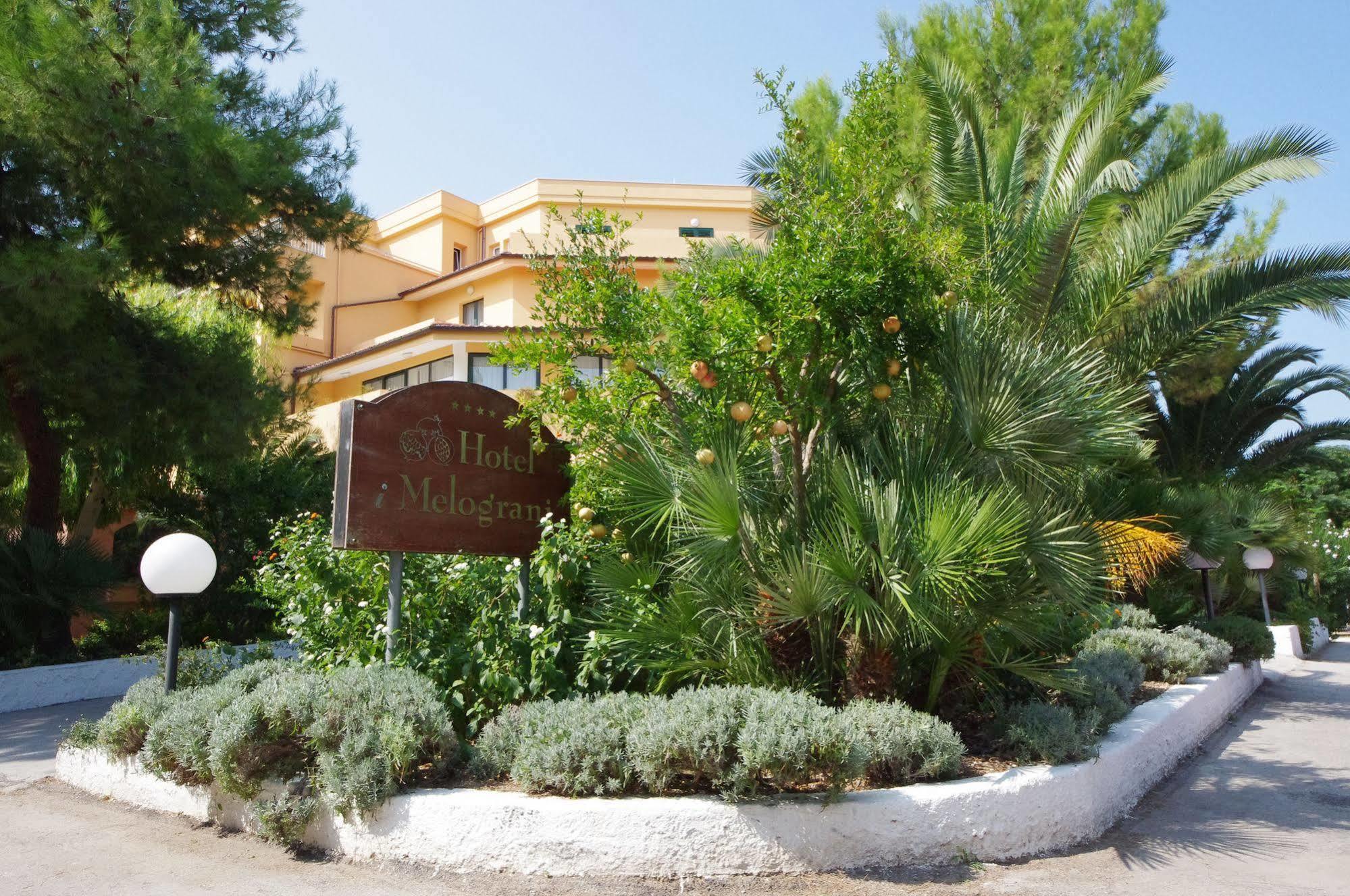 Hotel I Melograni Vieste Exterior photo