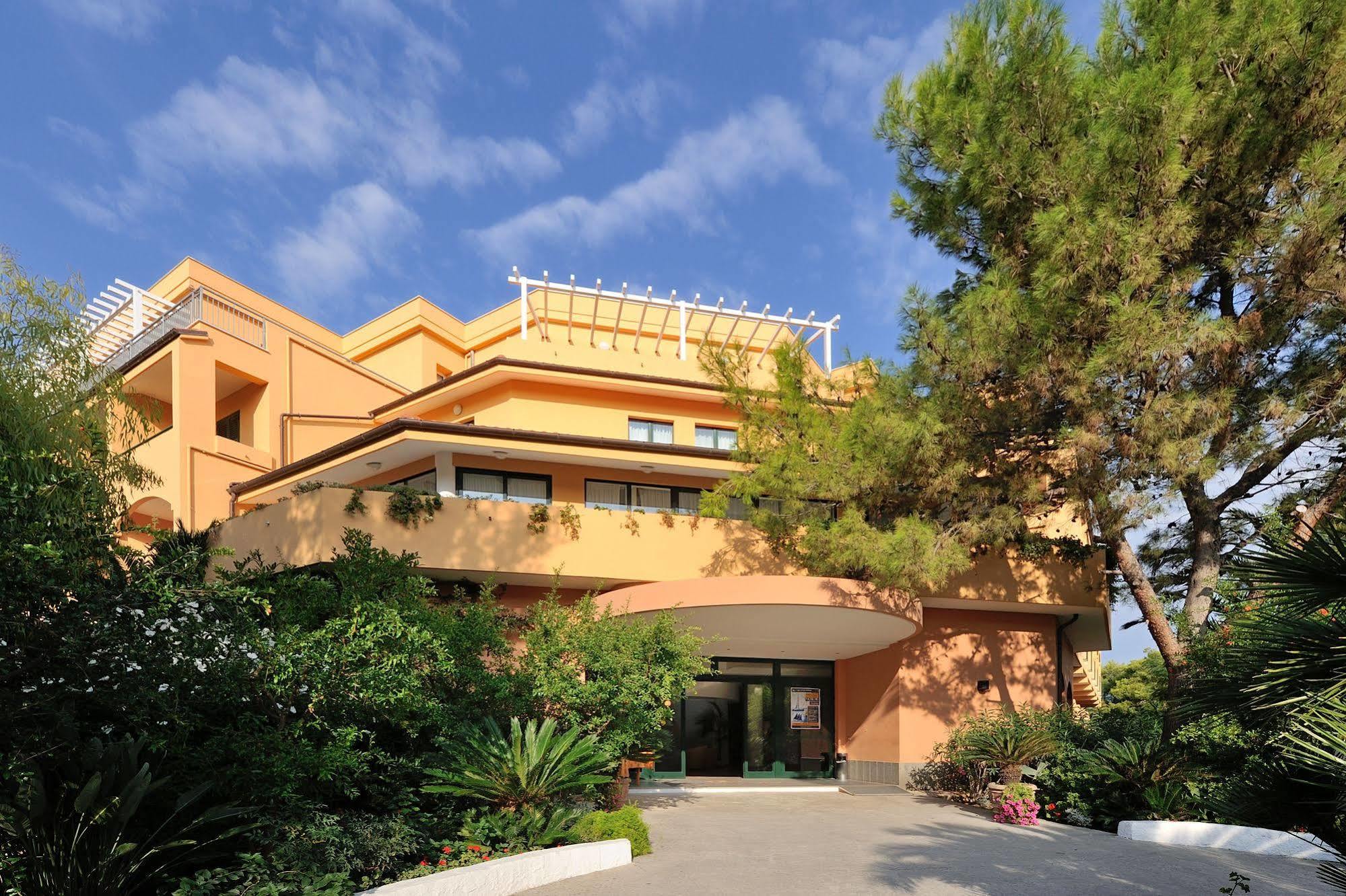 Hotel I Melograni Vieste Exterior photo
